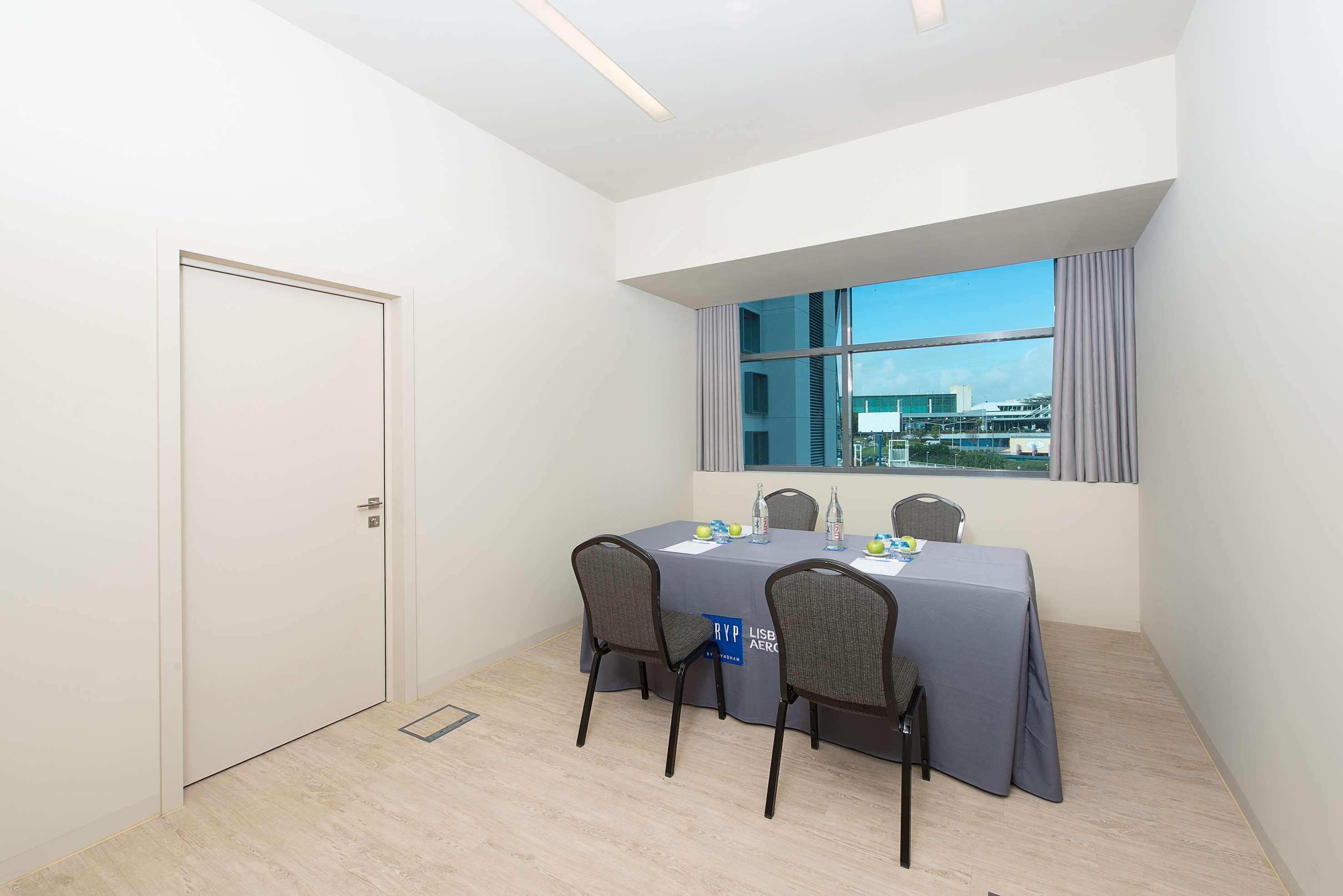 Hotel Meliá Aeroporto 4*