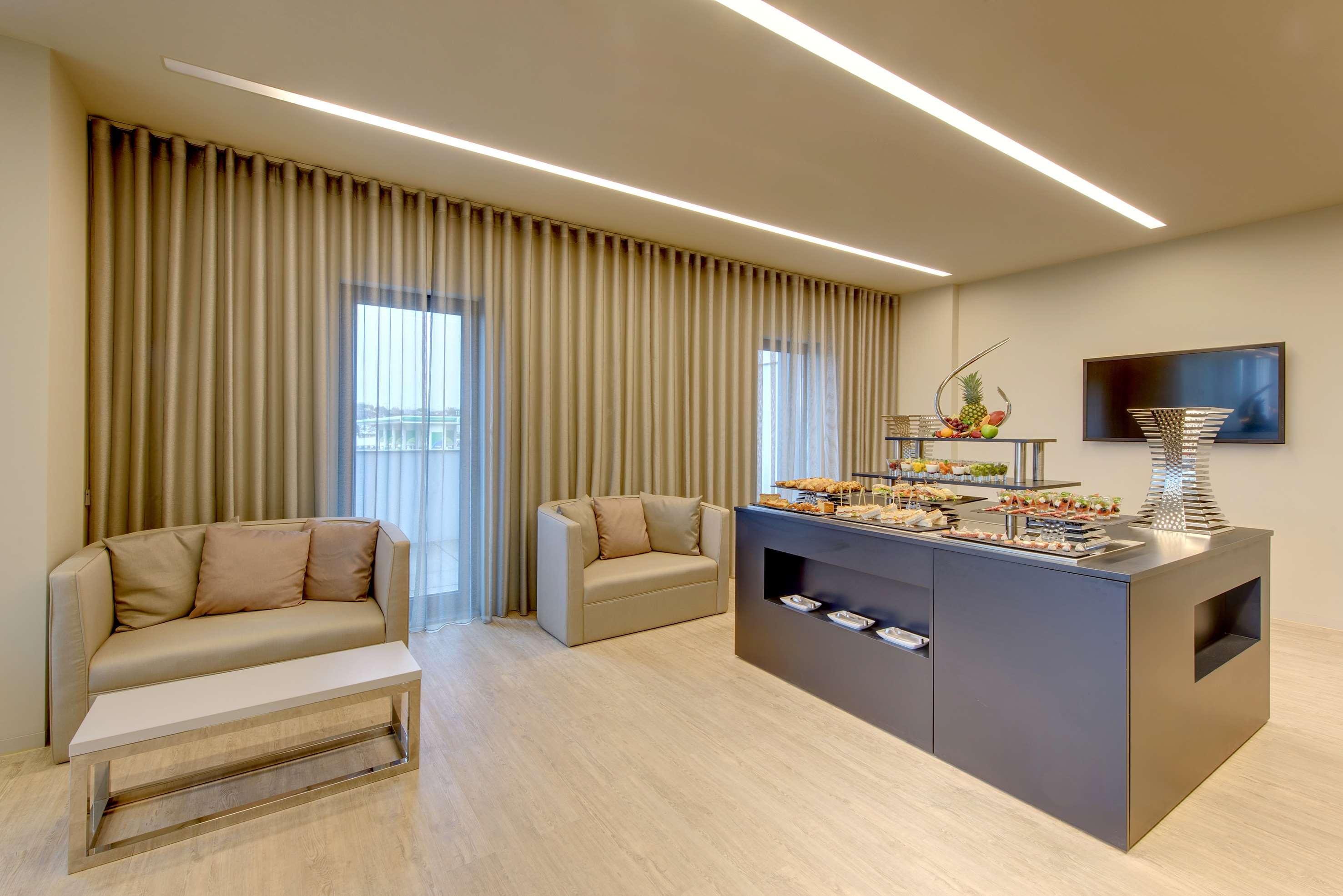 Meliá Aeroporto 4*