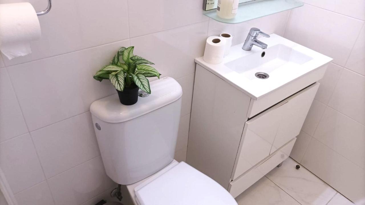 With Terrasse - 3 Bedroom, 3 Bathroom Triplex Apartment Lisbon