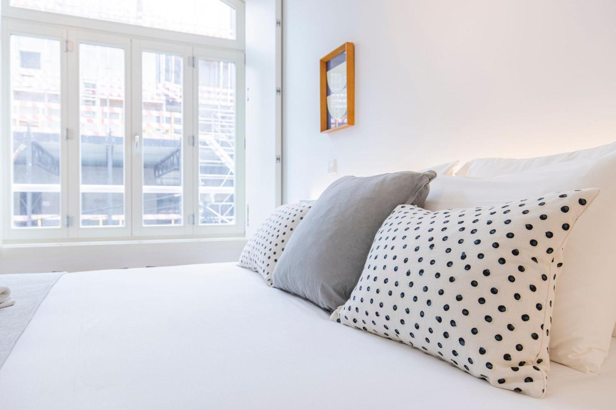 Modern Rustic Flat In Santos By Lovelystay Lisboa