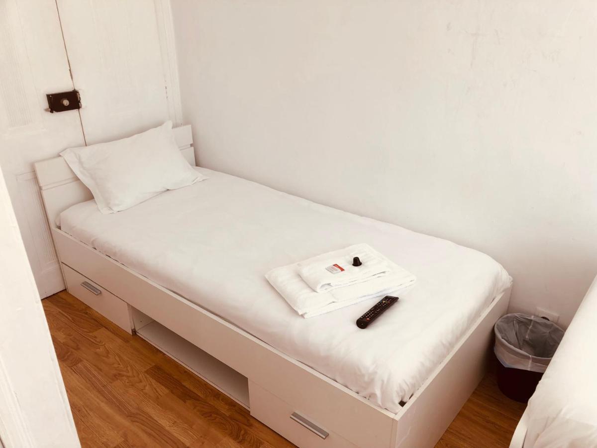 Rooms4all Pensión