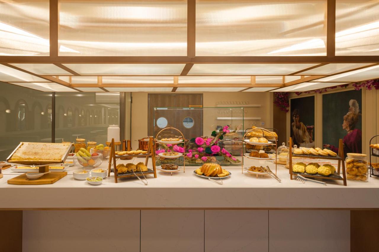 Luster Hotel 4*