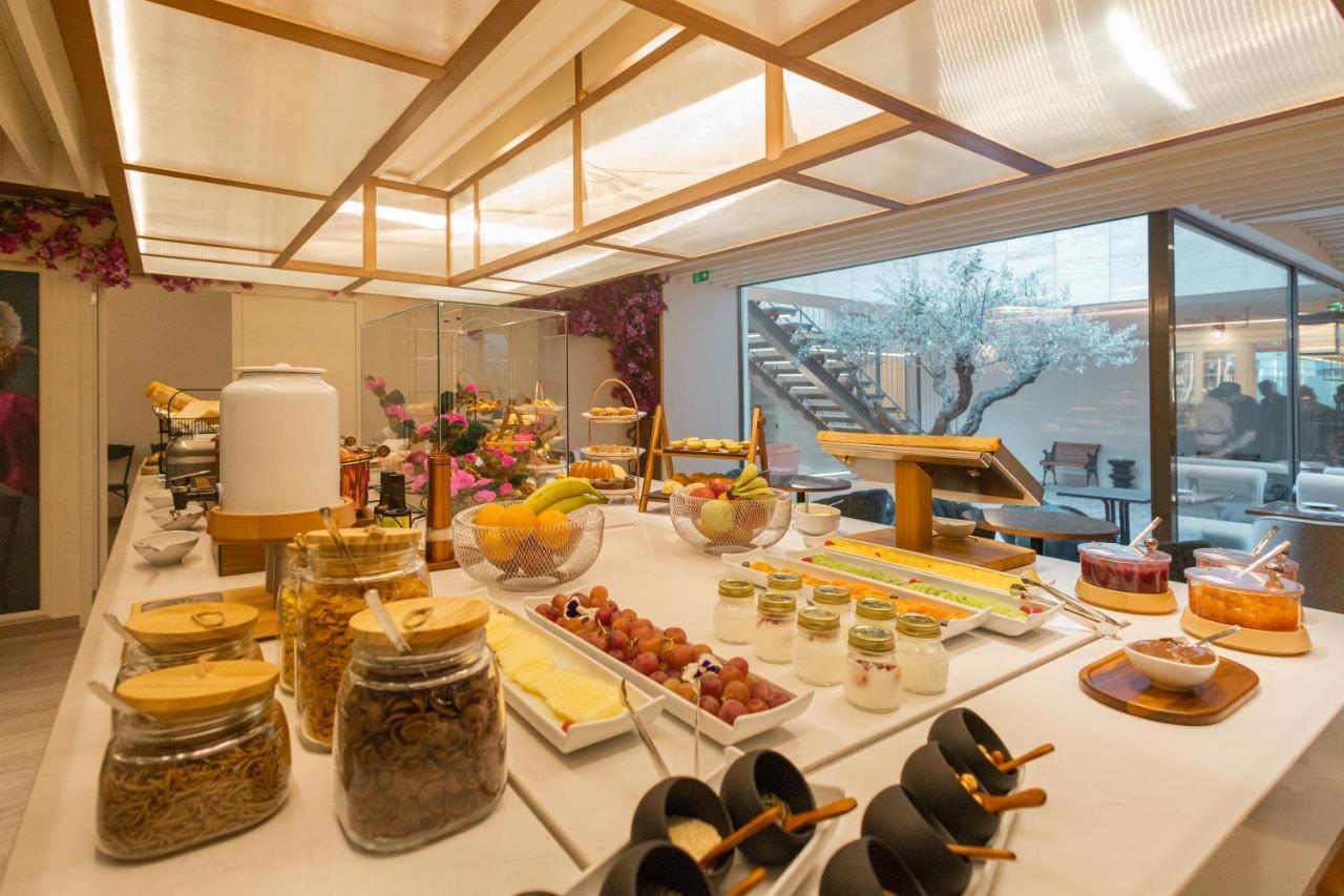 Hotel Luster 4*