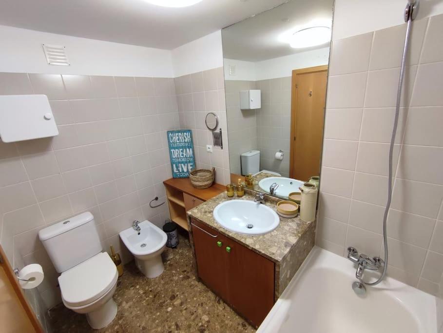 Near Airport & Citycenter Free Parking Lisboa