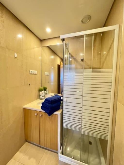 Becas House - *