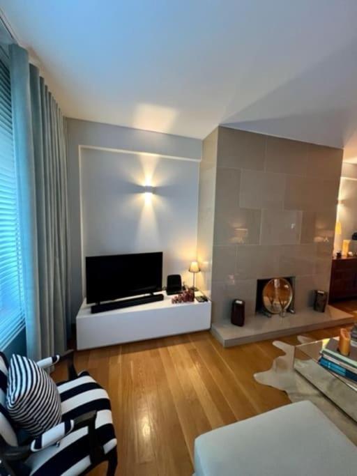 Becas House -