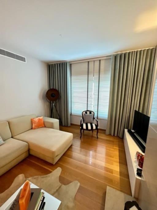 Becas House - *
