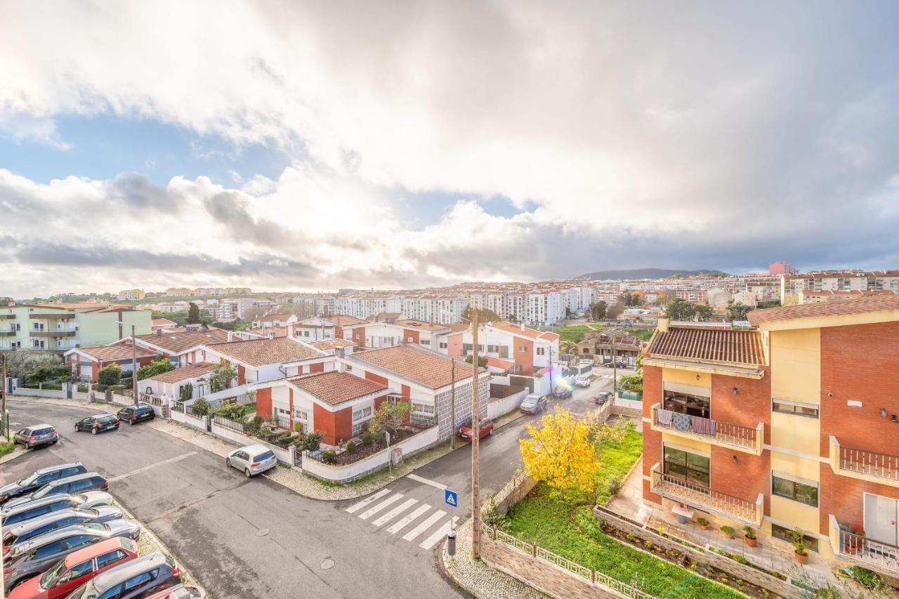 Guestready - Bright Flat Near Rio De Mouro Station Lisboa