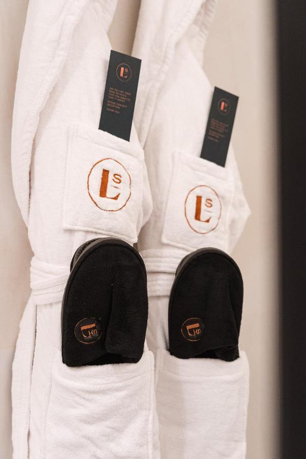 Luster Hotel
