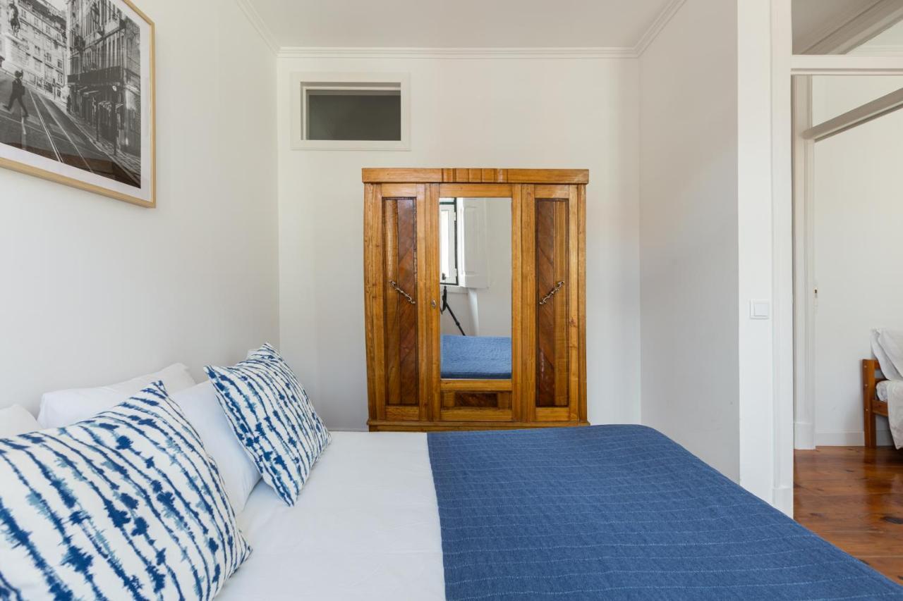 White & Blue Vintage In Graca Apartamento