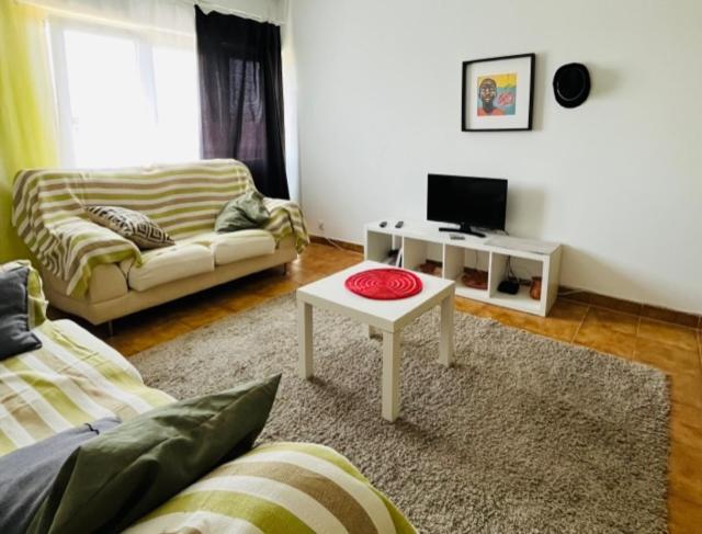 A Lovely 2 Bedroom Near Sintra Apartment