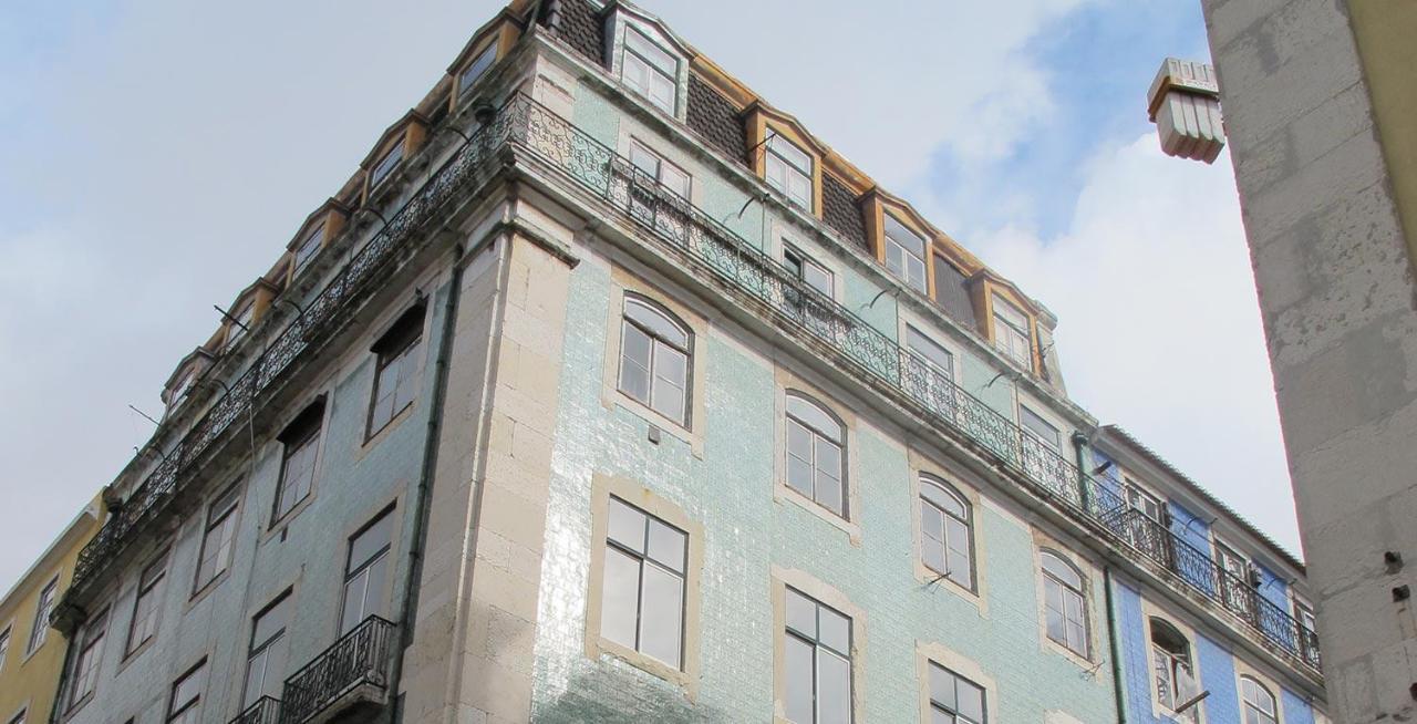 Com Varanda Na Rua Dos Douradores Habitación en casa particular *