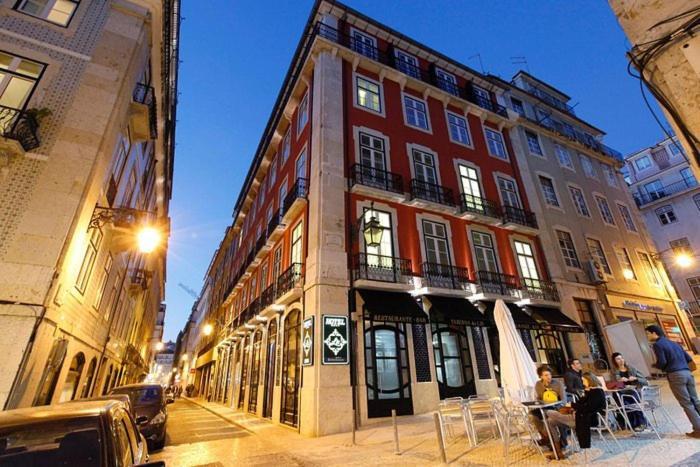 Com Varanda Na Rua Dos Douradores * Lisboa
