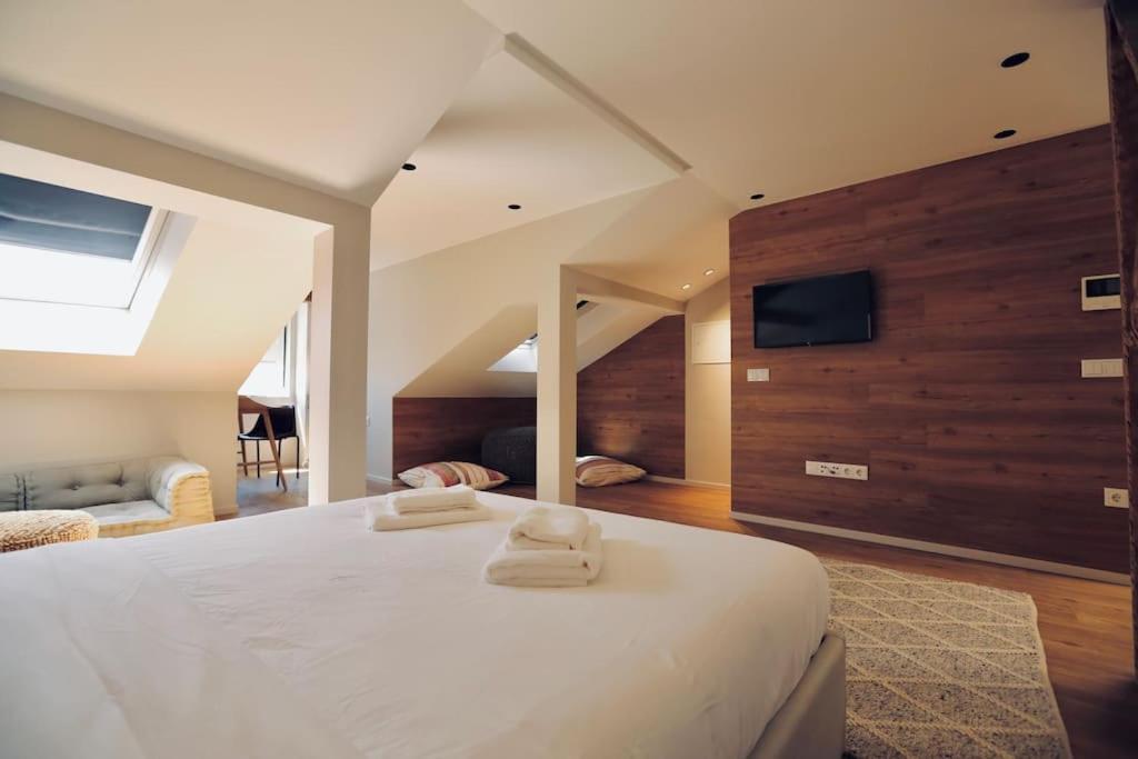 Apartamento Center History 106 Letters *