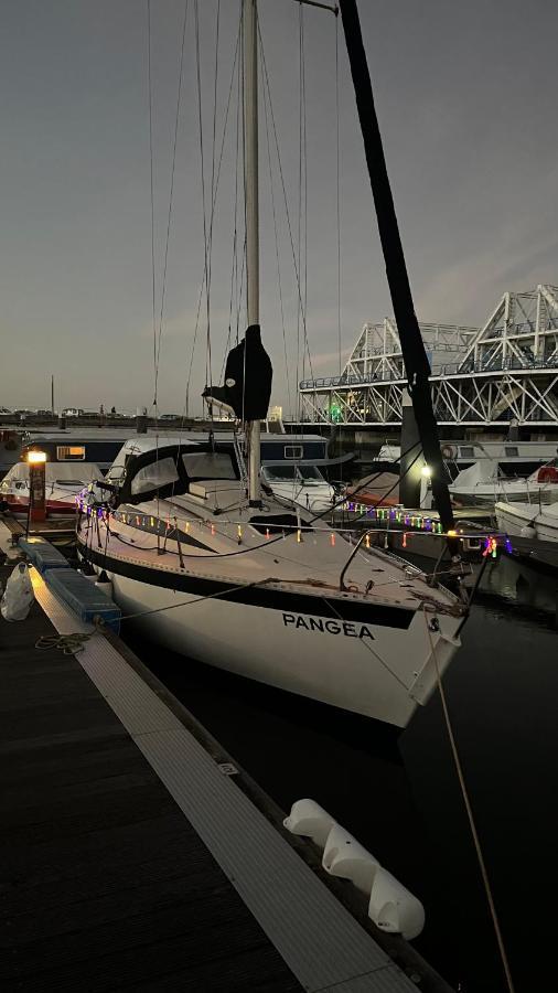 Waterlife Hotel en barco Lisboa