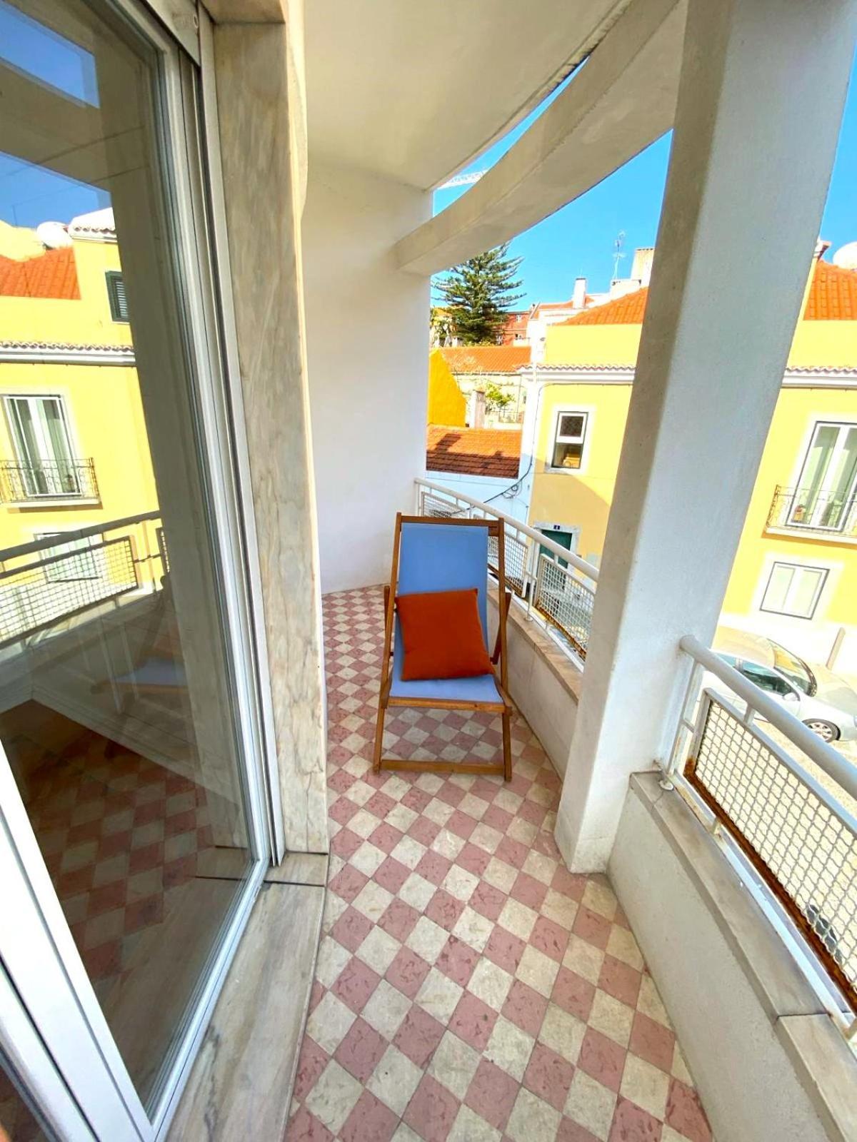 Sunny With A Balcony Apartment *