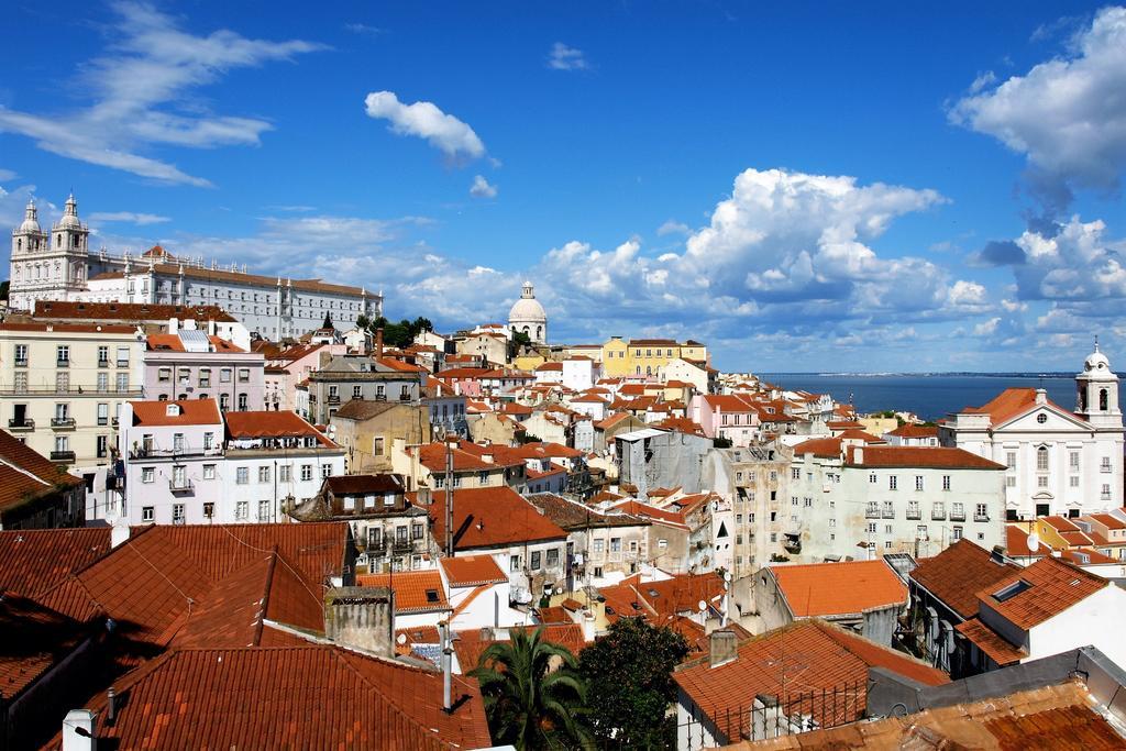 Lov'alfama, At In *