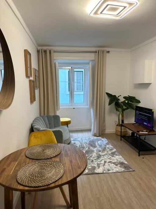 Stylish Renovated In Chiado Apartamento Lisboa