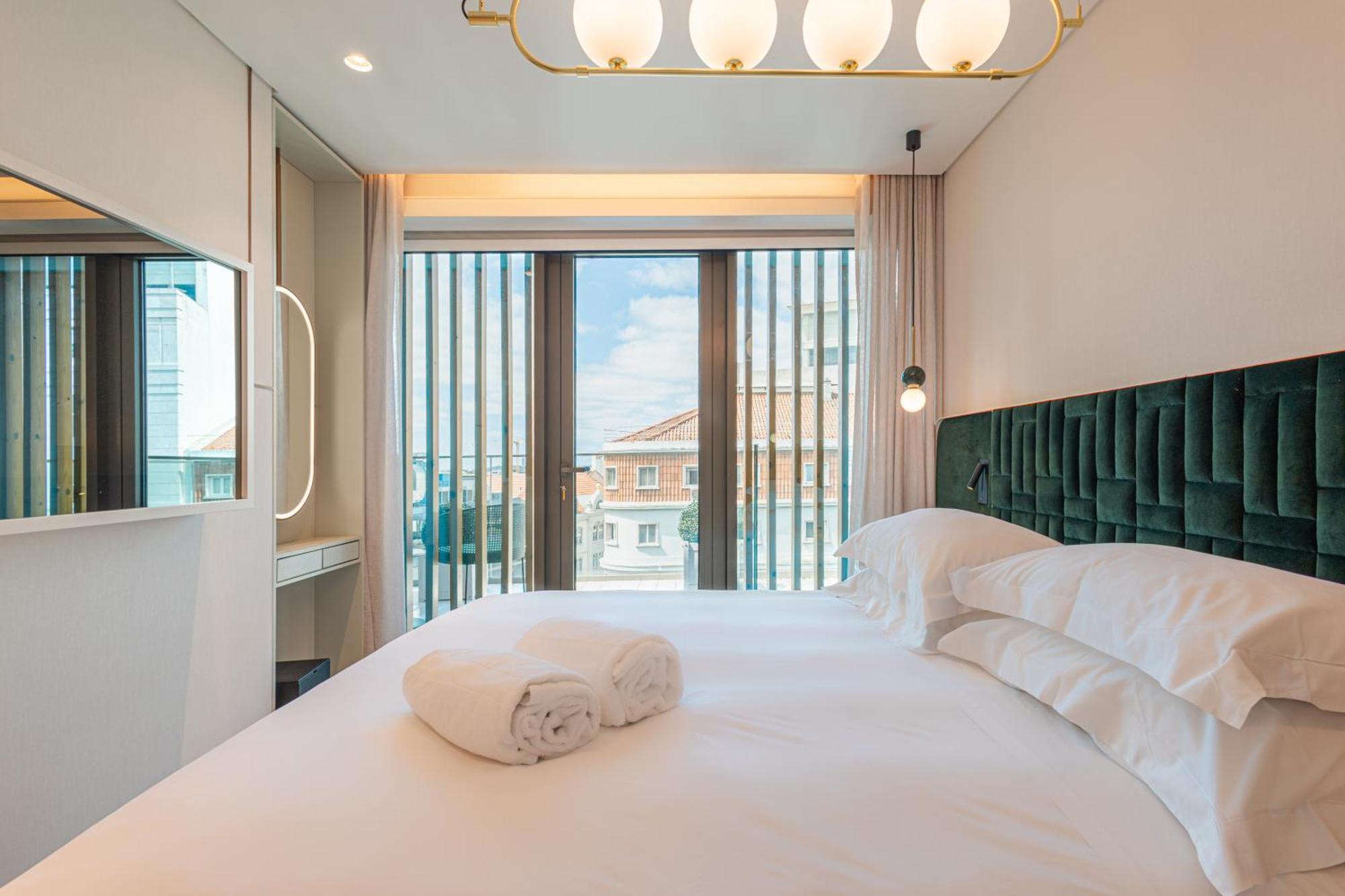 Luster Lisbon