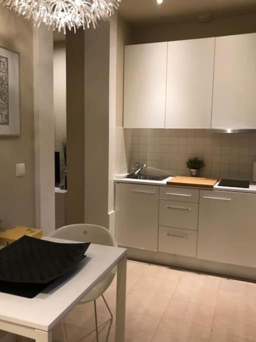 Cosy And Renewed T2 In Campolide - 1d Apartment
