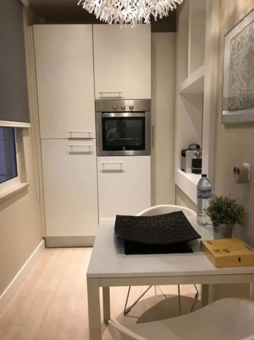 Cosy And Renewed T2 In Campolide - 1d Apartment Lisbon