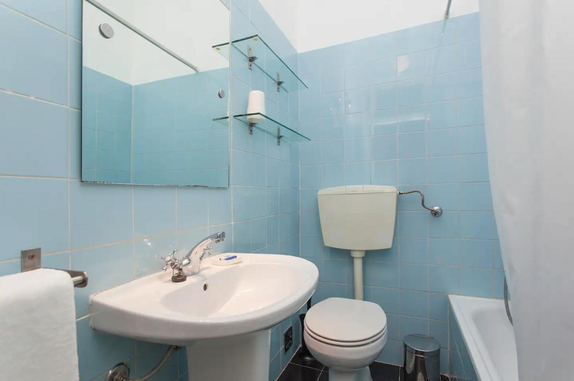Whome Historical 2-bed Alfama Charm Apartamento *