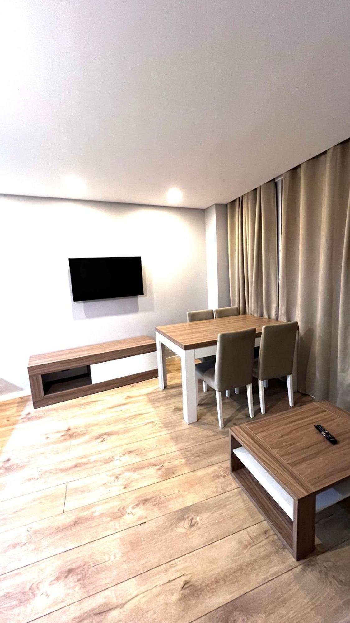 Sociedade Farmaceutica Homestay *