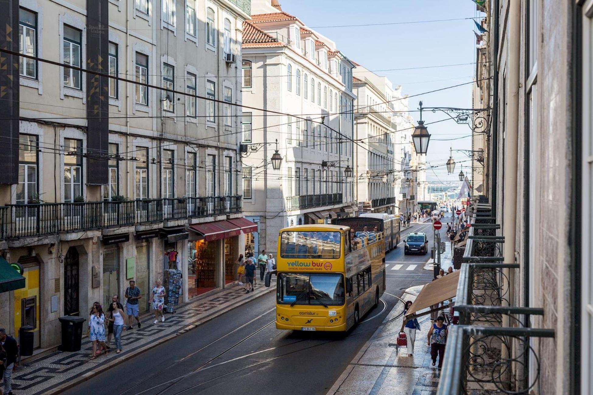 Apartment Architectural Gem In Baixa