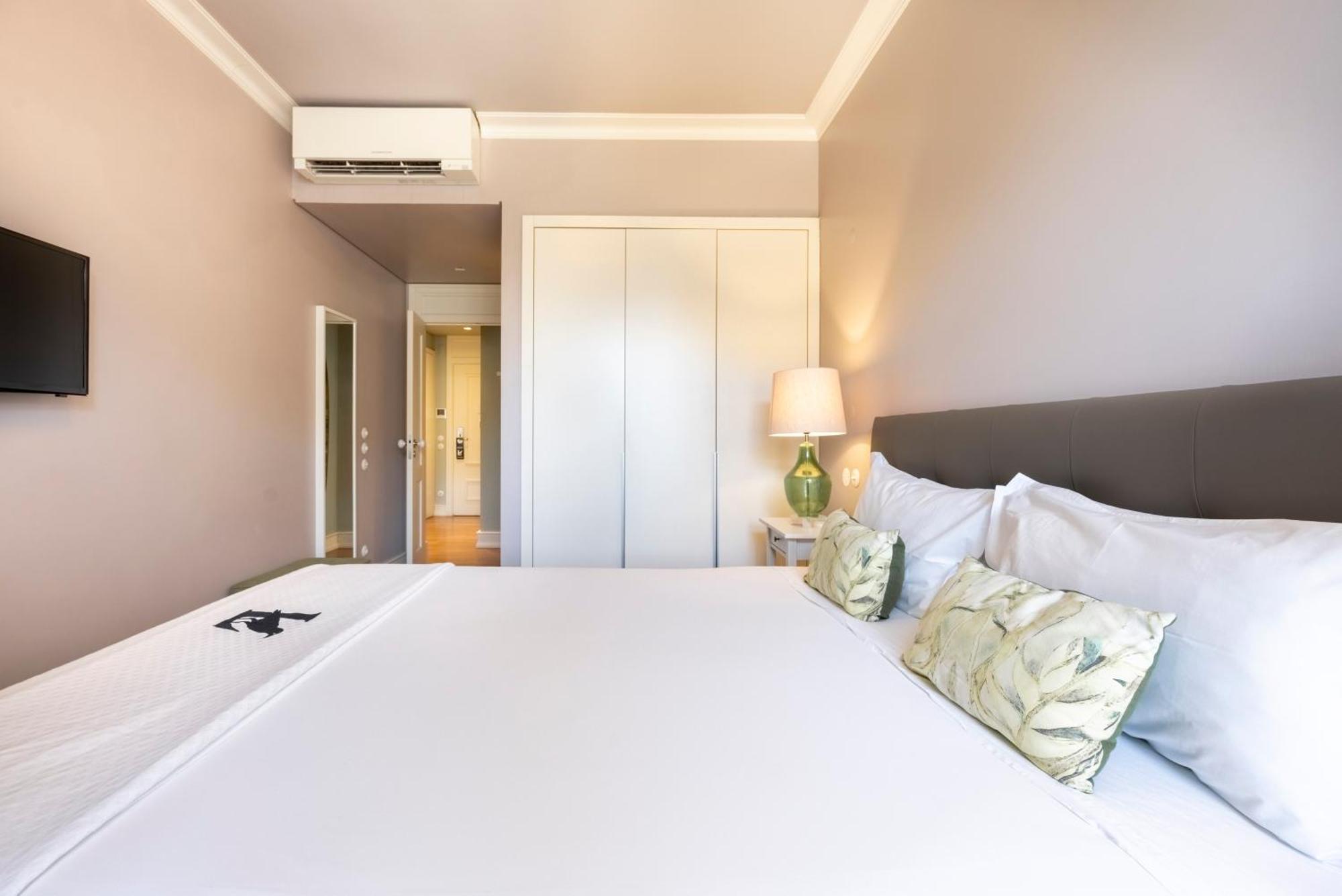 Chiado Camões | Apartamento *