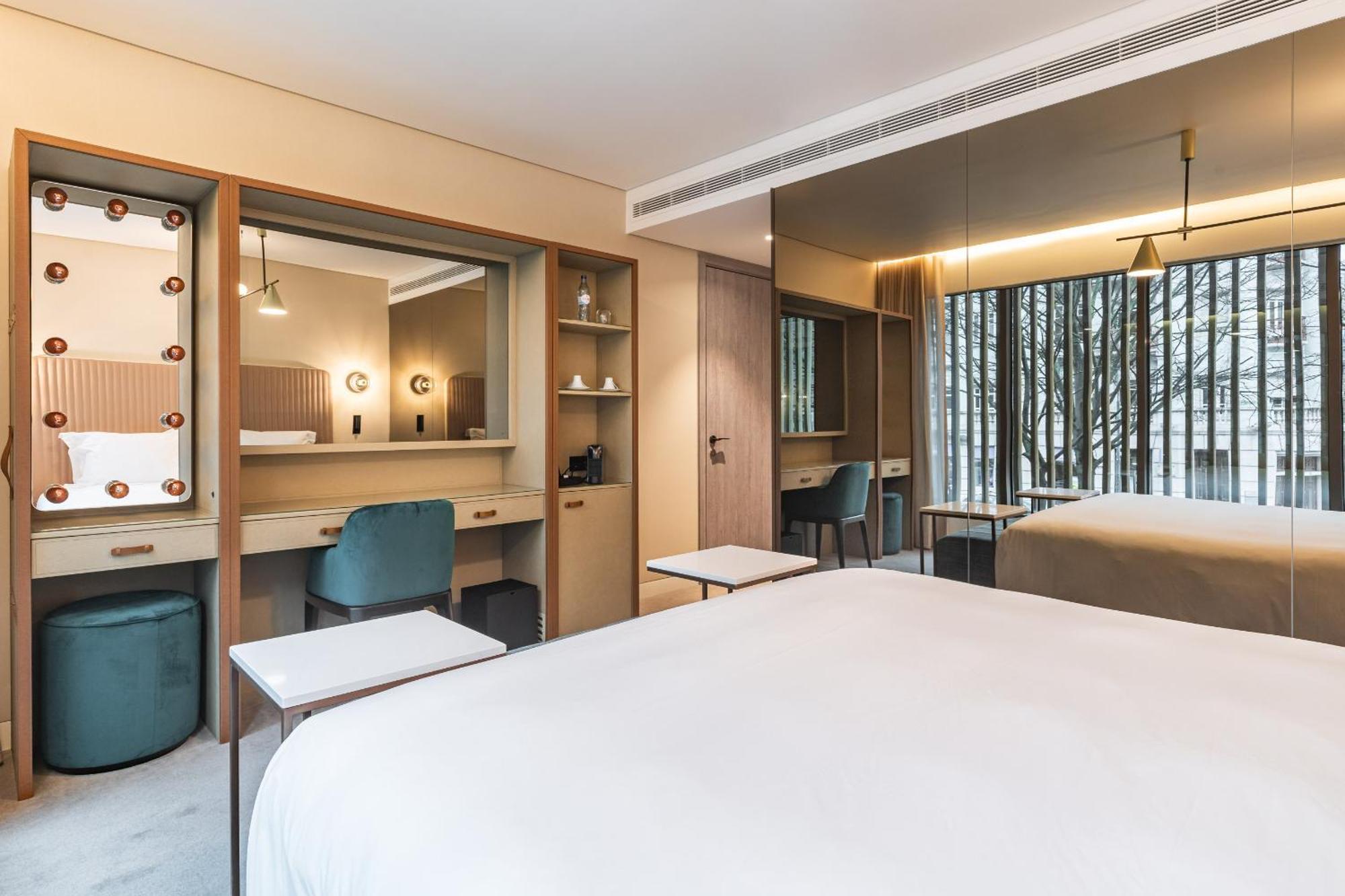 Hotel Luster 4*