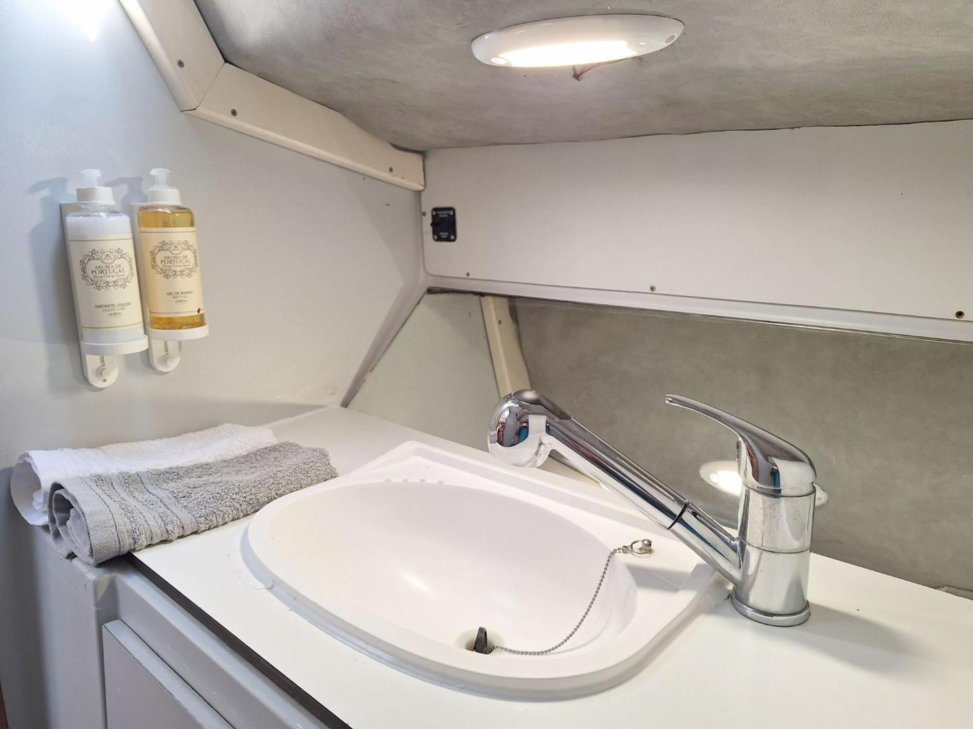 Apartamento Be Local - Sleep Aboard The Santa Maria Sailing Boat In Lisboa