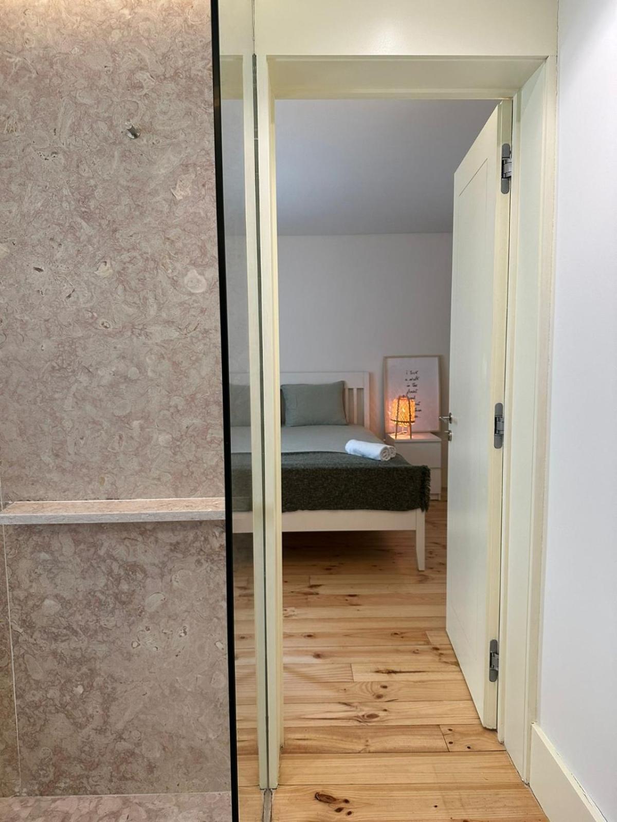 Habitación en casa particular Privade In Baixa With Private Bathroom
