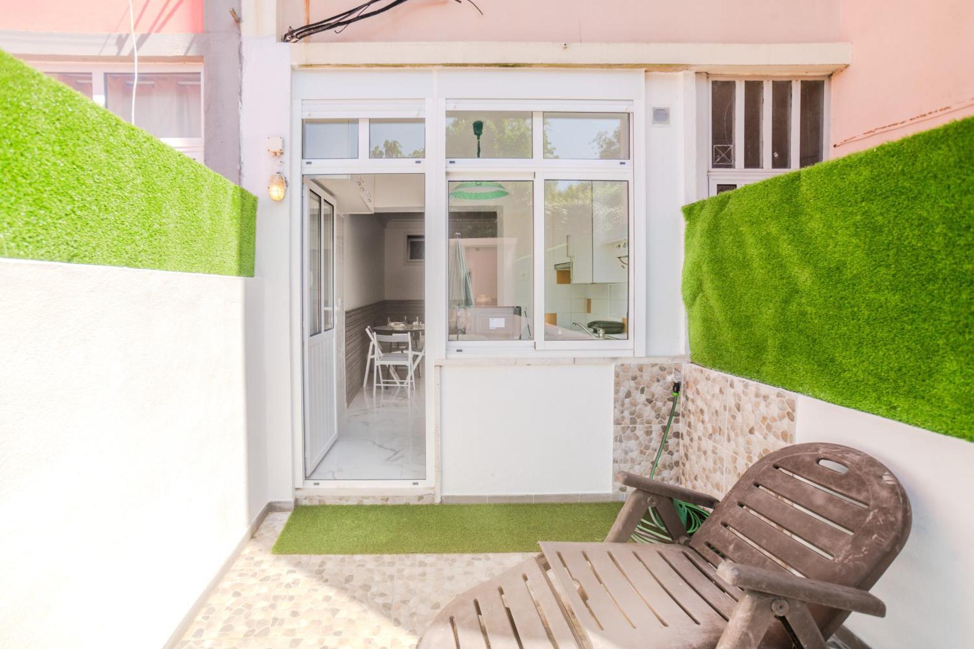 Terrace & Barbecue In Alameda Downtown Apartment