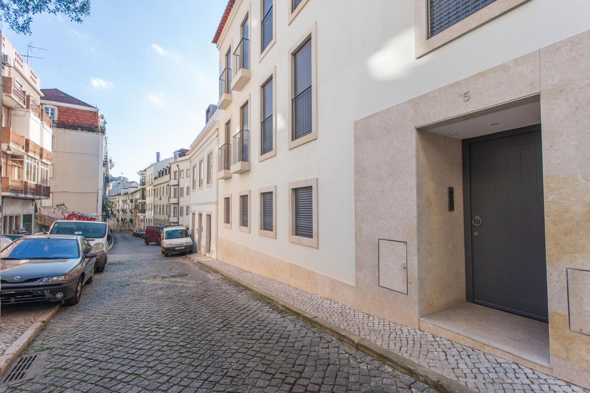 Mouraria Blue Three-bedroom W/ Parking - By Lu Holidays Lisboa
