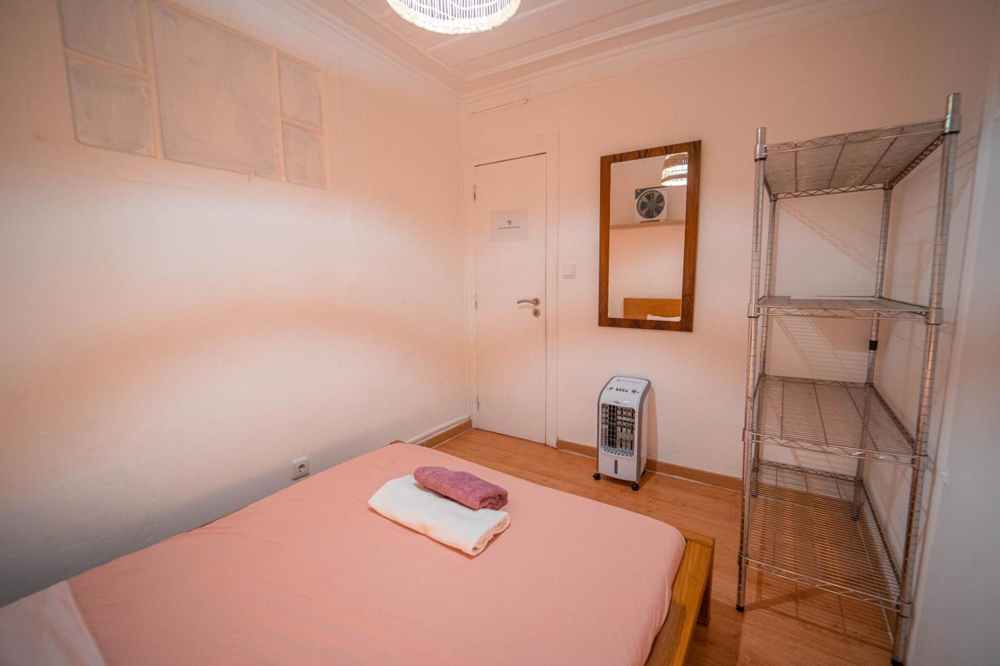 Bedrooms In Bairro Alto Habitación en casa particular *
