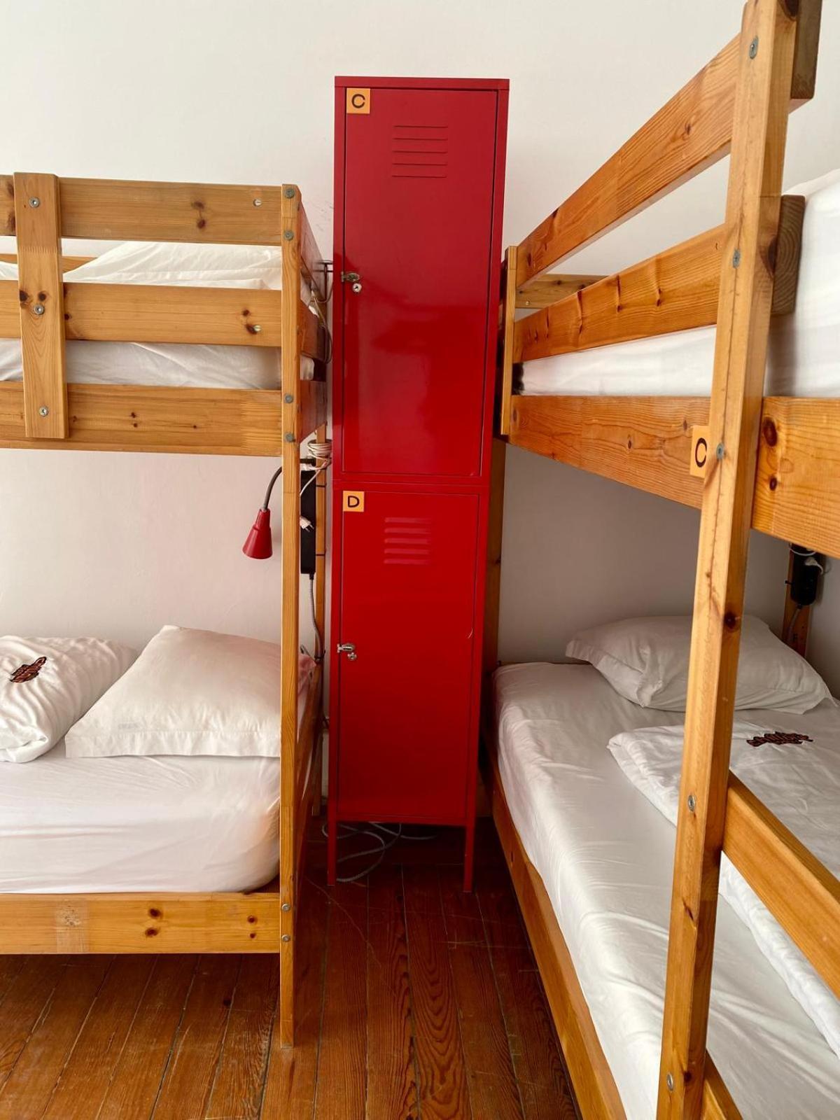 Chillout Privates Hostal *
