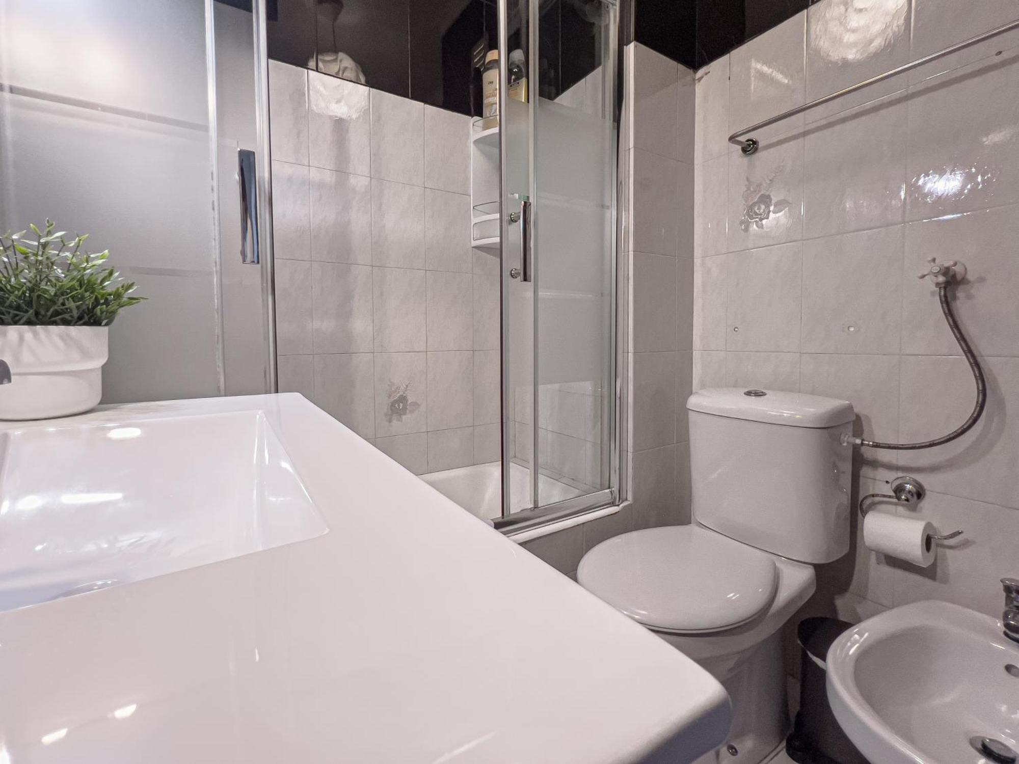 Family-friendly And Cozy 3-bedroom In Apartamento