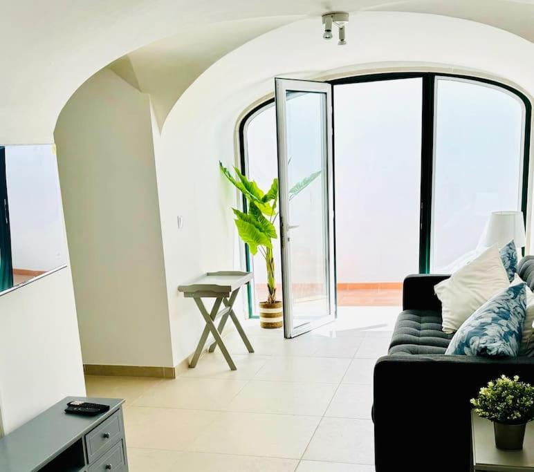 Renovated With Small Garden In Ajuda *