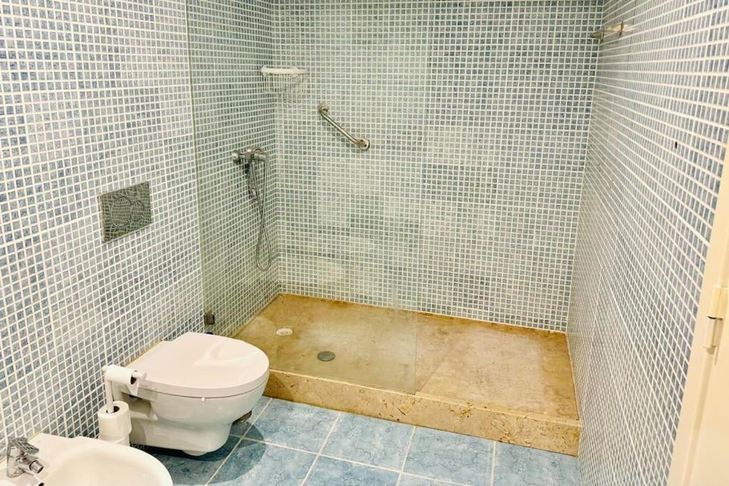 Renovated With Small Garden In Ajuda Lisboa