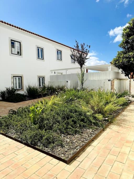 Renovated With Small Garden In Ajuda * Lisboa
