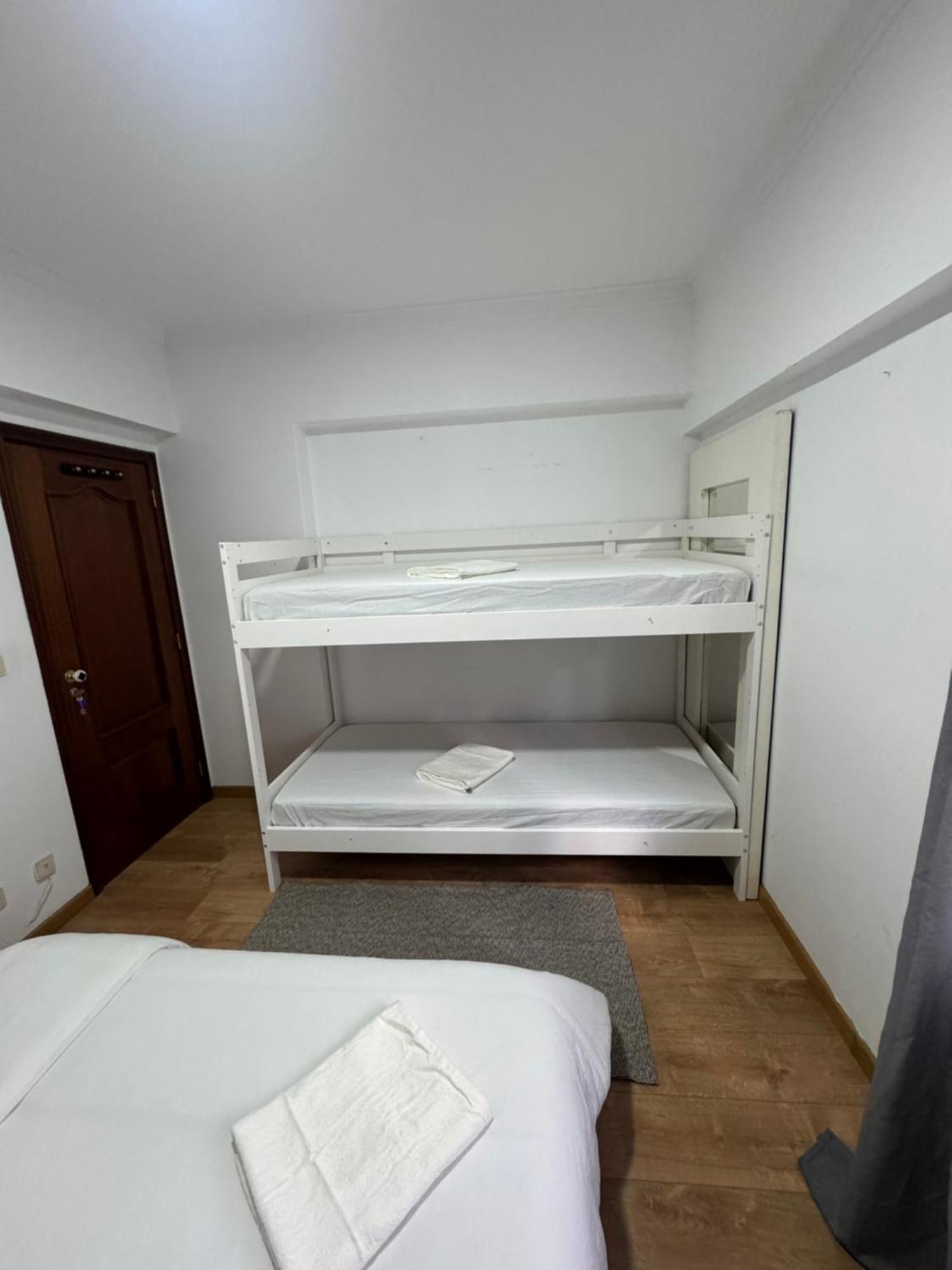 Oriente Station Airport Guest house *