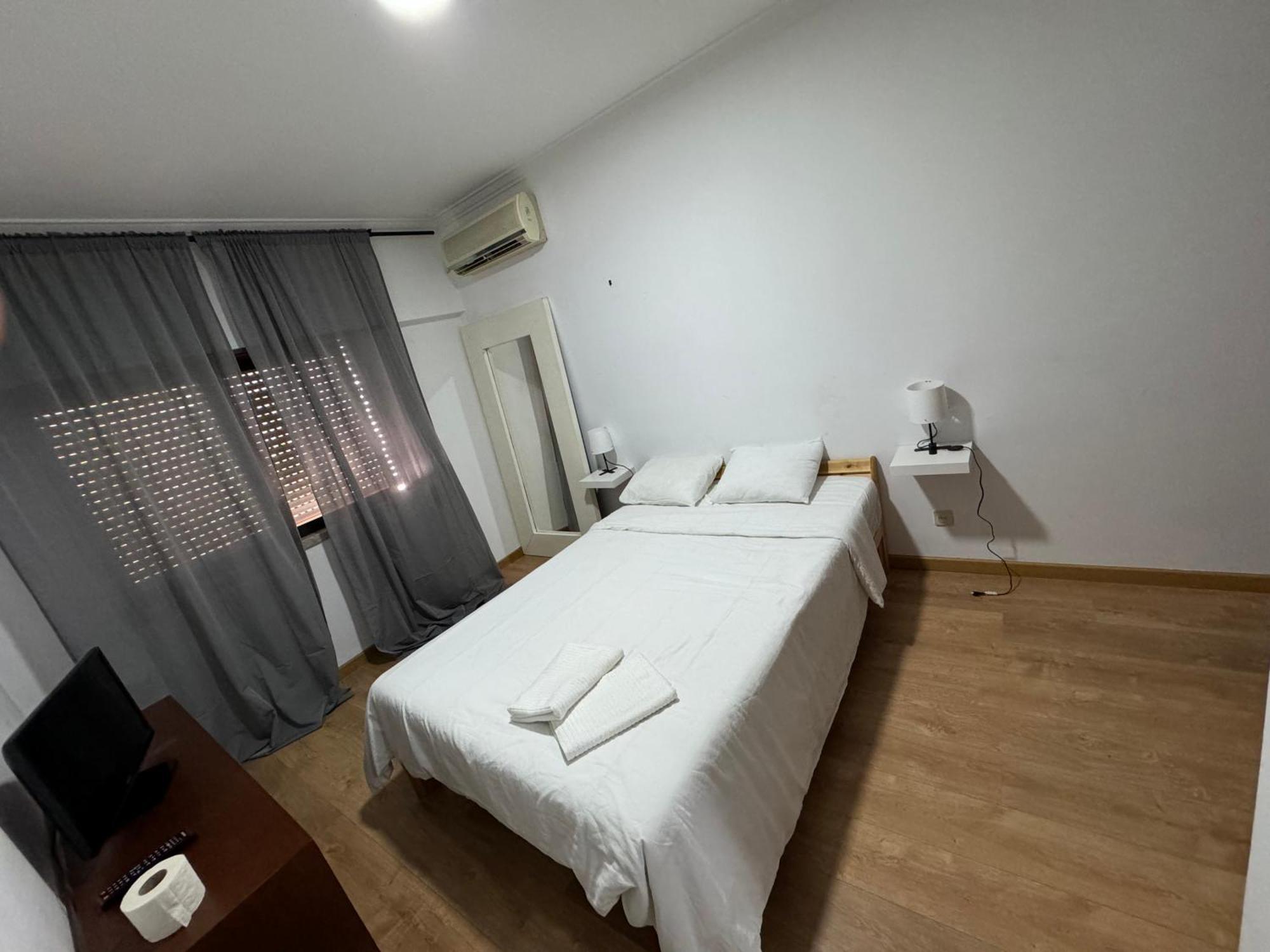 Oriente Station Airport Guest house