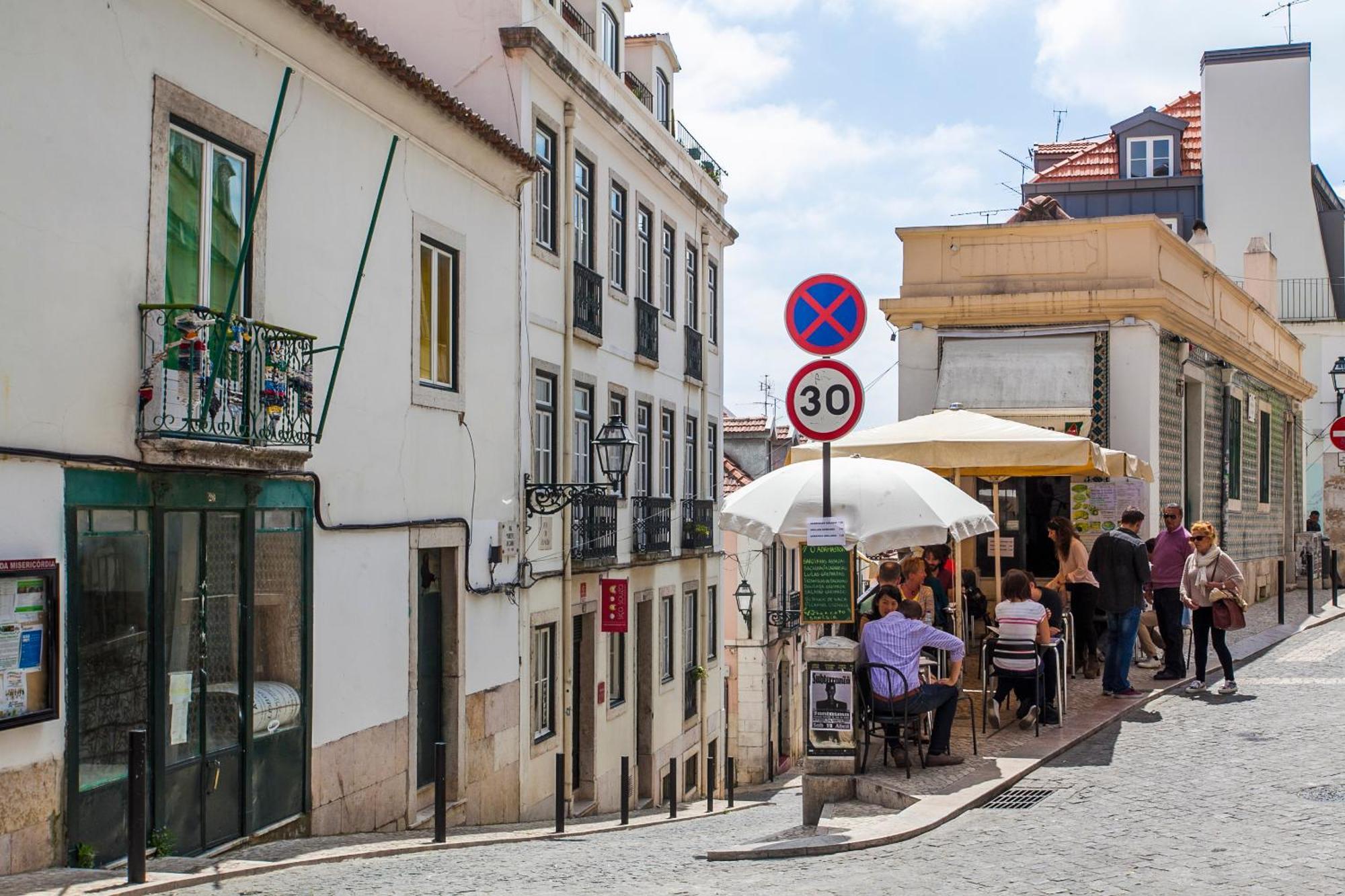 B2 Beautiful Sunny Loft Bairro Alto - Bica * Lisboa