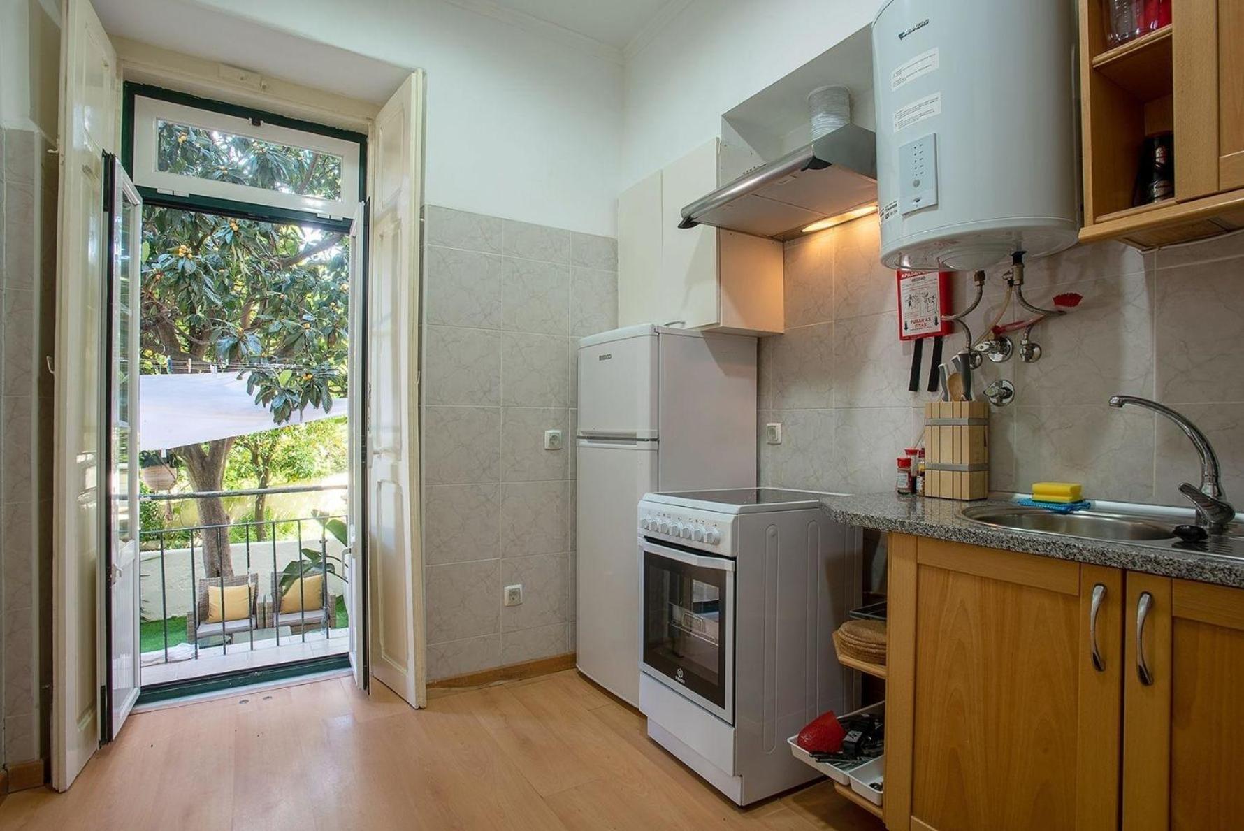 Apartamento Fuer 9 Personen Und 1 Kind In Lissabon, Regio De Costa De - B58349 *