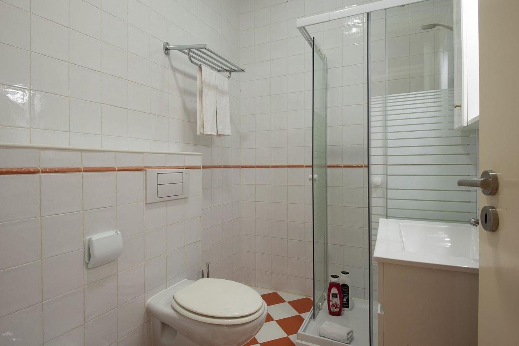 Apartamento Fuer 9 Personen Und 1 Kind In Lissabon, Regio De Costa De - B58349 *