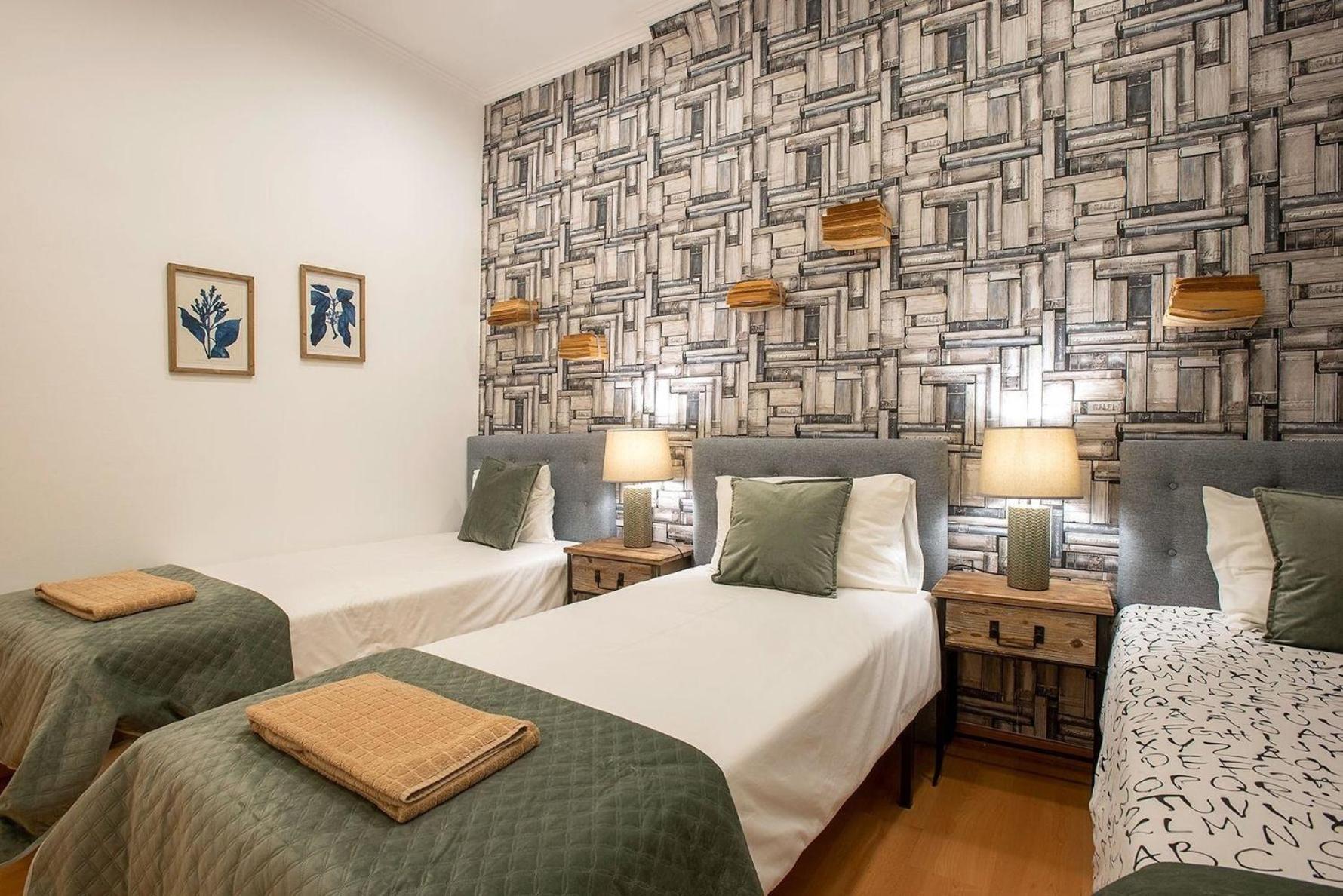 Fuer 9 Personen Und 1 Kind In Lissabon, Regio De Costa De - B58349 *