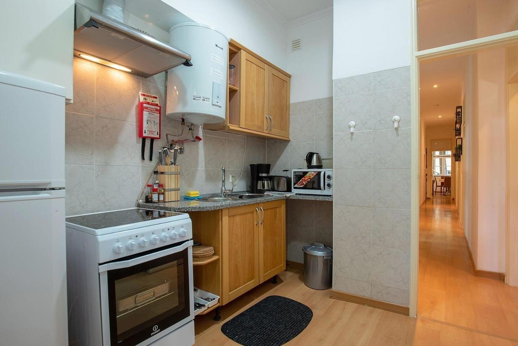 Fuer 9 Personen Und 1 Kind In Lissabon, Regio De Costa De - B58349 Apartamento *