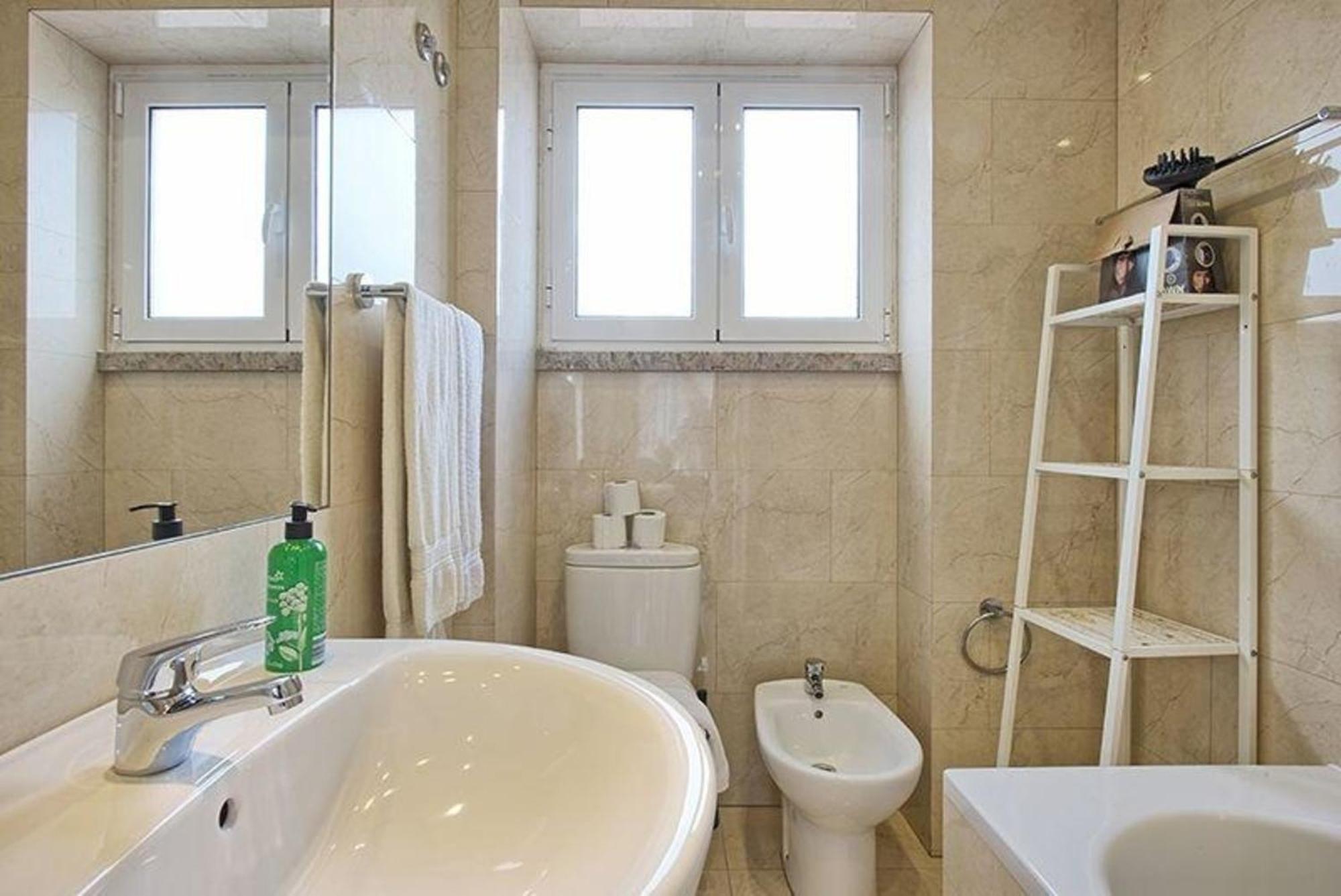 Studio Fuer 9 Personen Und 1 Kind In Lissabon, Regio De Costa De *