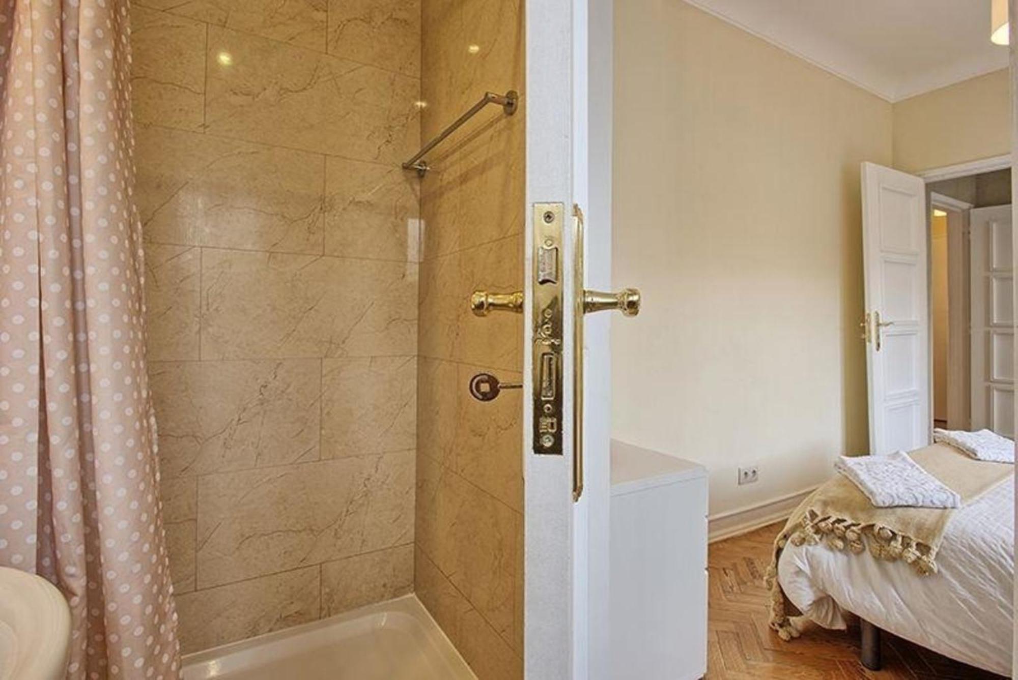 Studio Fuer 9 Personen Und 1 Kind In Lissabon, Regio De Costa De * Lisboa