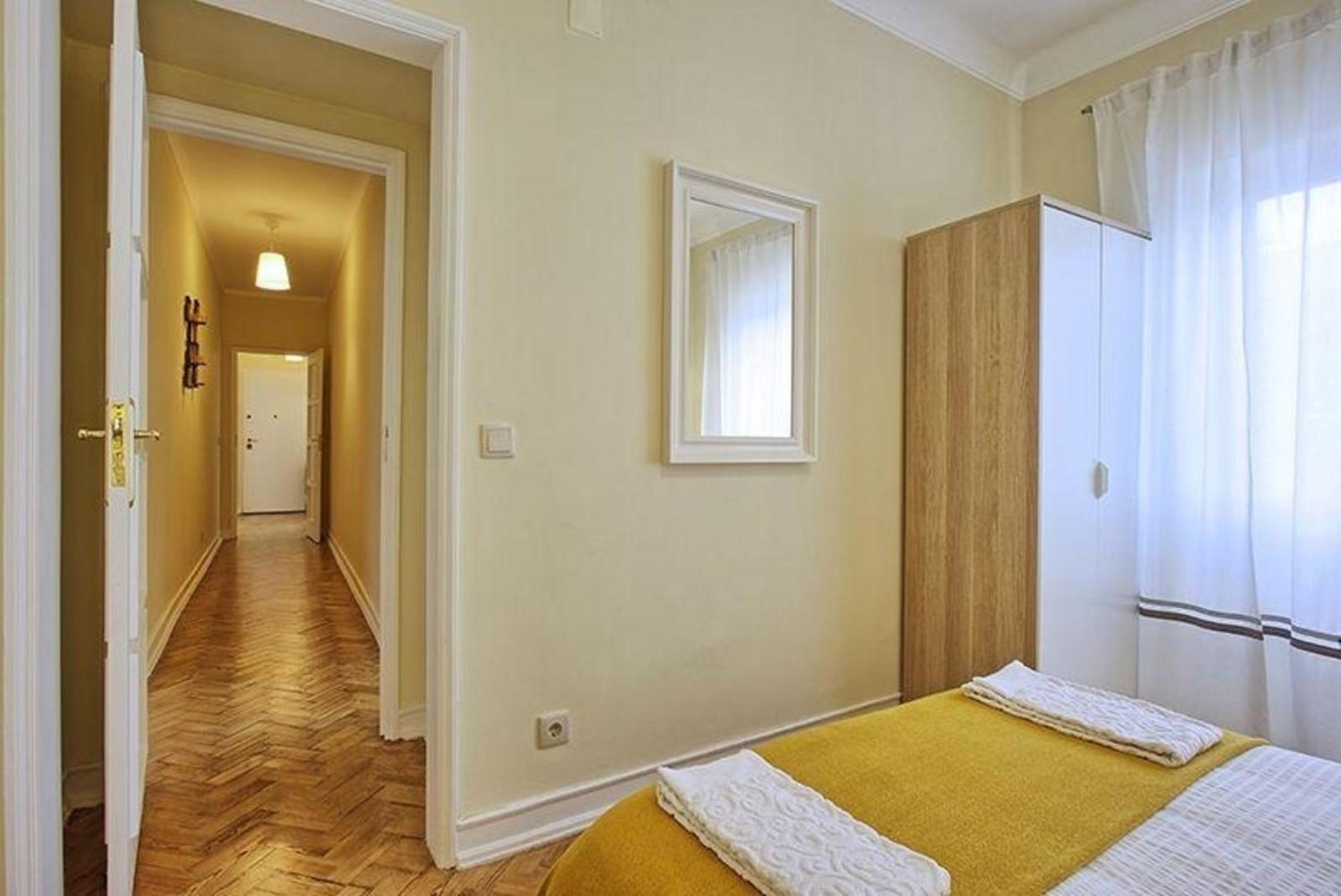 Studio Fuer 9 Personen Und 1 Kind In Lissabon, Regio De Costa De *